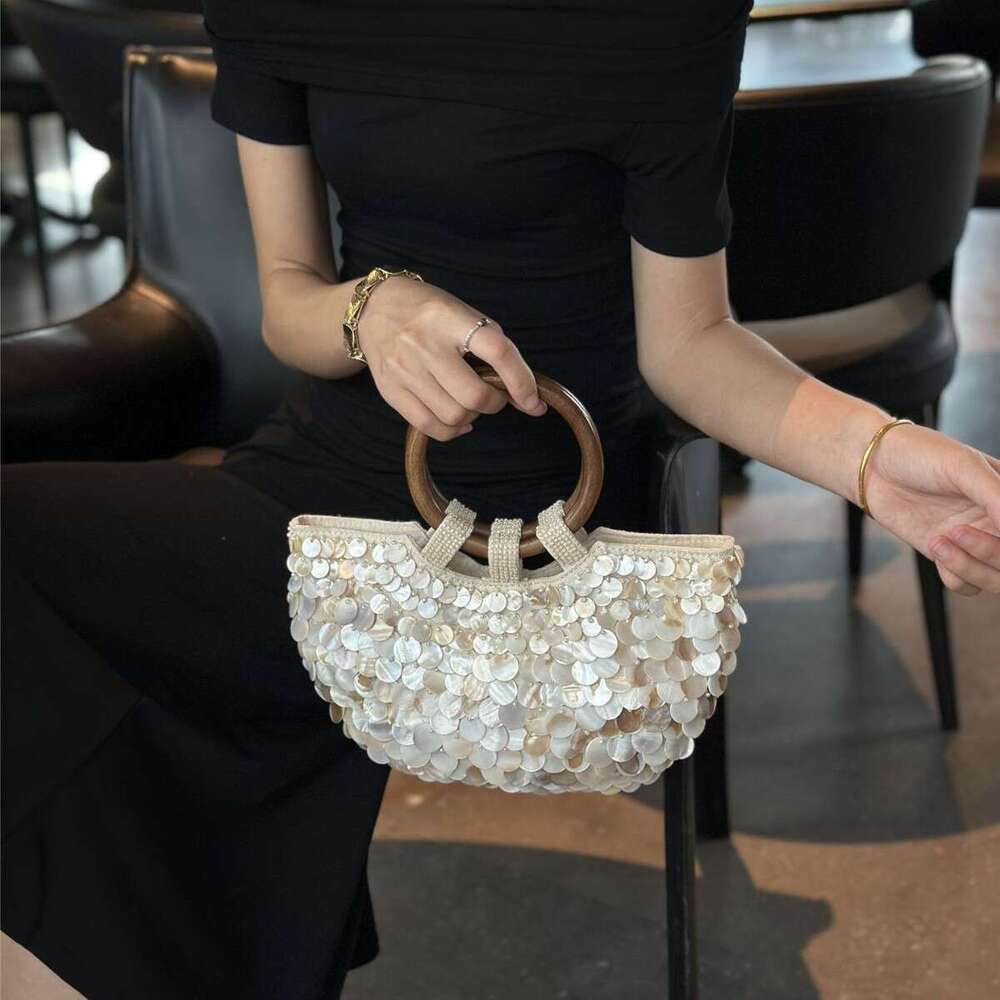 2025 Spring/Summer New High-End Handmade Natural Shell Fairy Handbag Women's Niche Bag Personality Trend