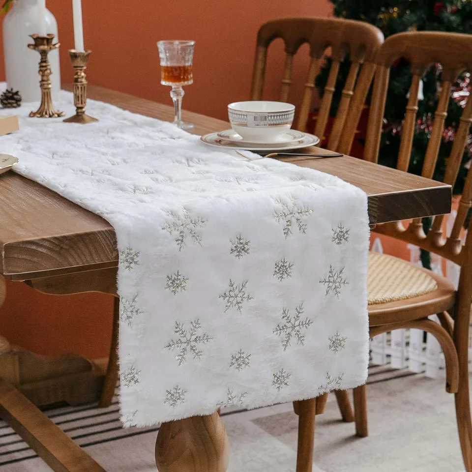 Christmas 33X180cm-13X71in Christmas Glitter Snowflake Plush Table Flag Restaurant Home Decor Artificial Fur White Table Flag Meal Y251113