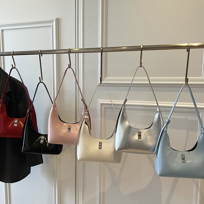 2025S Designer Women s Bag Niche high end handbag sweet cool spicy and high end new versatile one shoulder armpit bag casual crescent bag