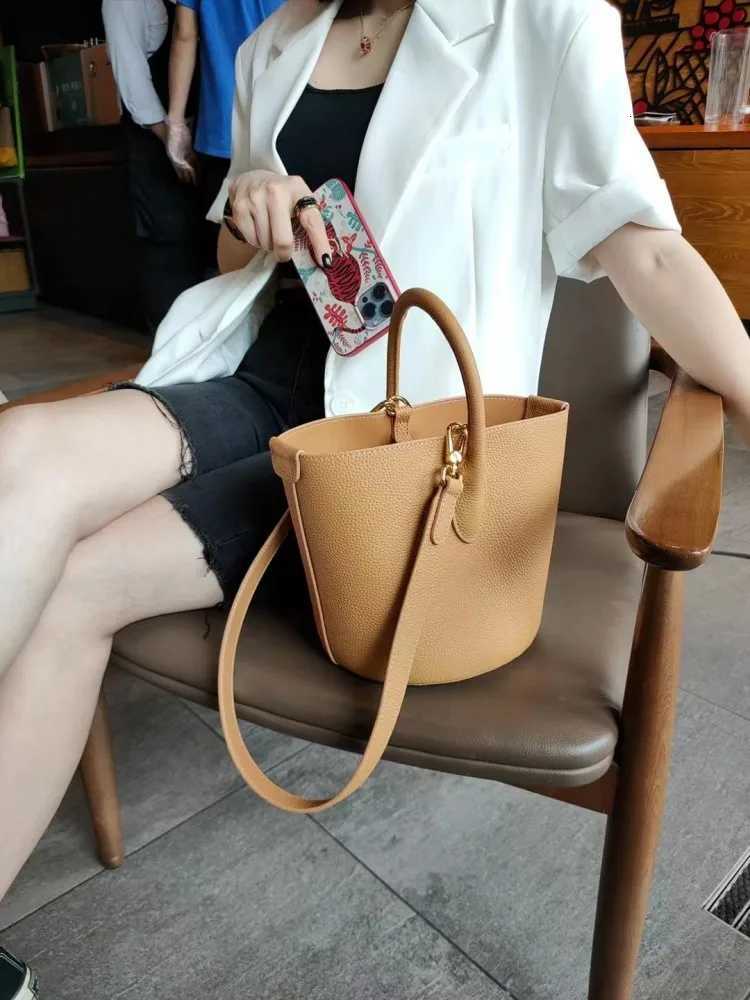 Ladies Fashion Totes Genuine Leather Single Crossbody Bags Women Soft Cowhide Shoulder Handbag Fashion Bucket Bag Messenger BagW251112
