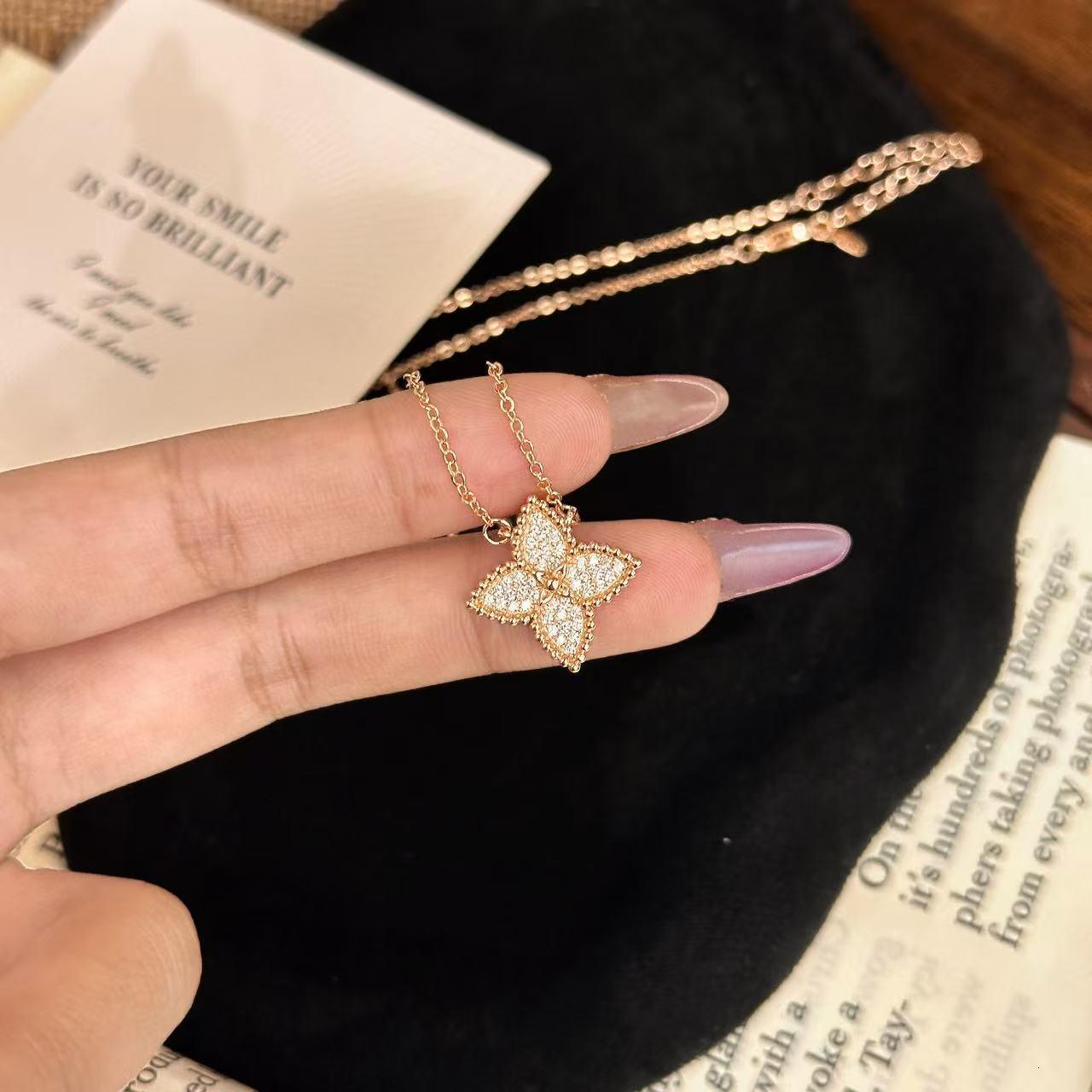 Alphabet Clover Pendant Necklace Luxury Designer Jewelry for Women