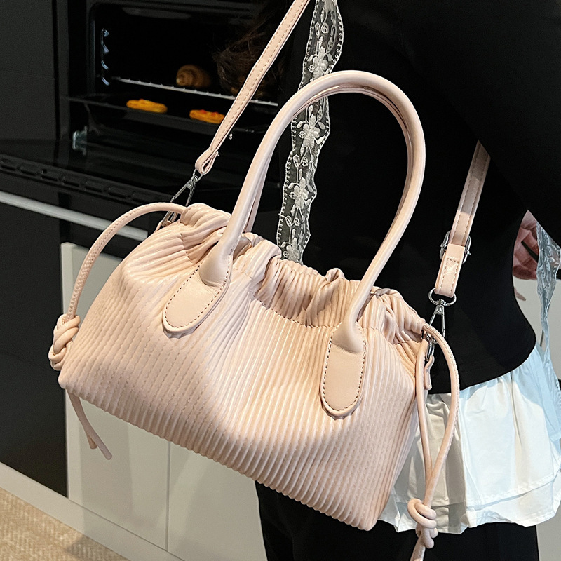 2025S Designer Women S Bag Small Niche Design Pleated Handbag Large Capacity Dumpling Trendy Western Style Shoulder Bag Daily Crossbody Commuting Wome