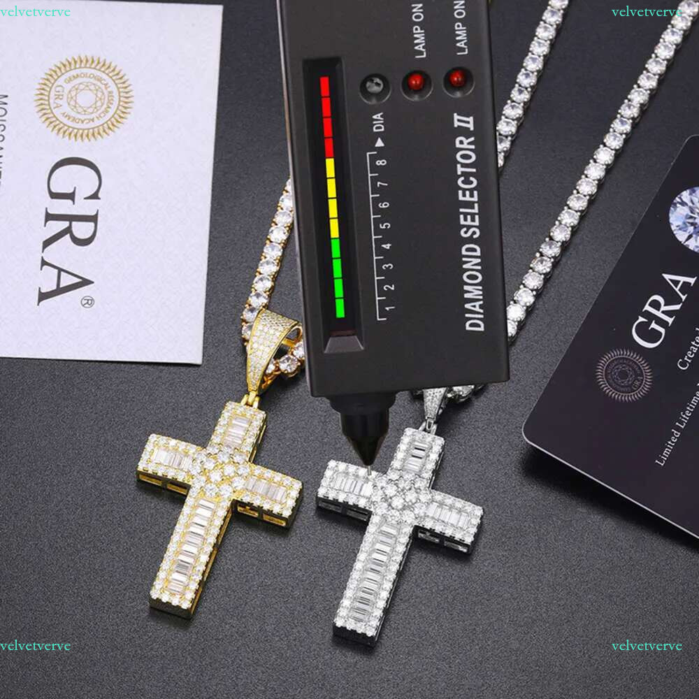 New Design Hip Hop Jewelry Sterg Sier VVS Baguette Moissanite Dia Cross Pendant for Mens Women