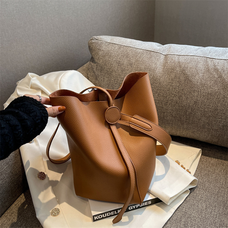 2025S Designer Women S Bag Solid Color Bucket For Women High End Sense Crossbody Single Shoulder Large Capacity This Year S Popular Commuting Tote Wom