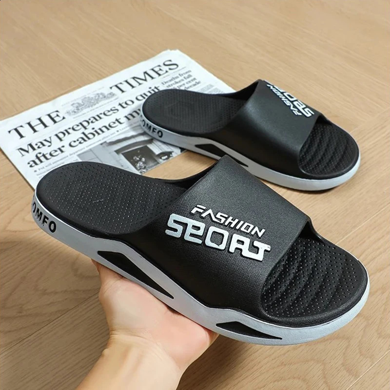 Mens slippers wearing exterior summer trendy flip up bathroom non slip indoor and family sandals suitable for mens couple shoes 250408