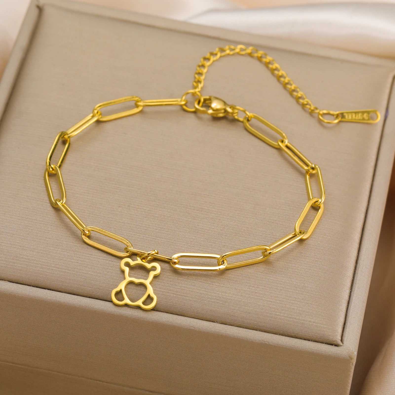 Cute Love Bear Pendant Womens Bracelet Stainless Steel Fashion Simple Romantic Heart Pendant Valentines Day Jewelry GiftC250411