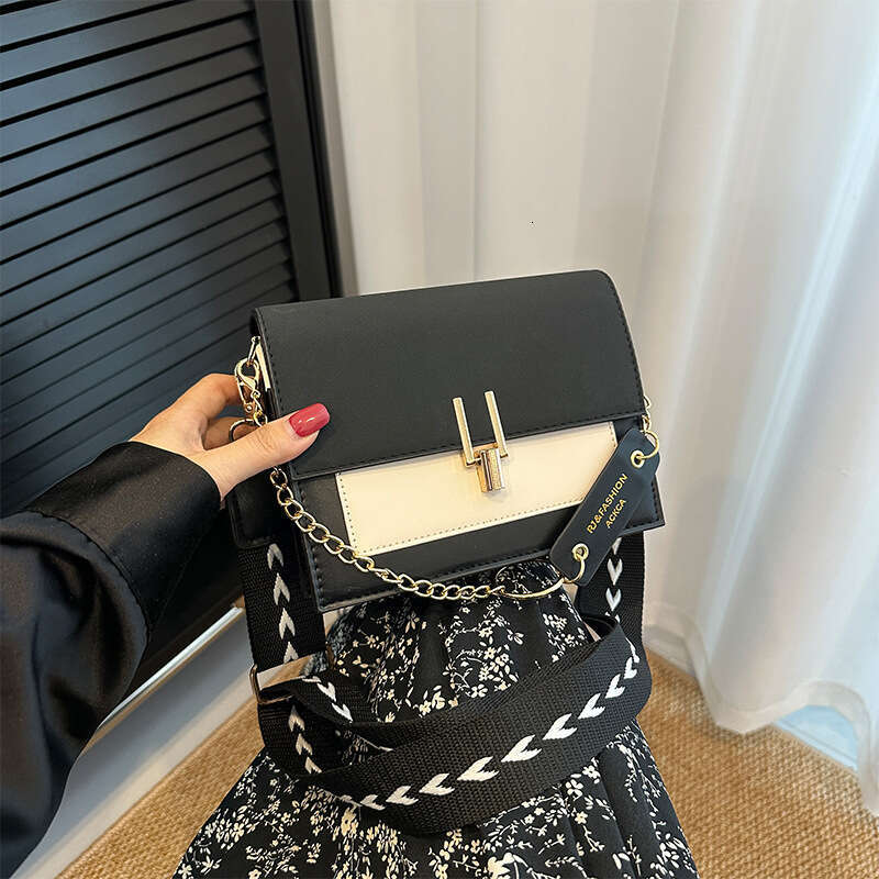 Autumn and winter internet celebrity Instagram women's new Korean version single shoulder crossbody fashion frosted contrasting small square bag