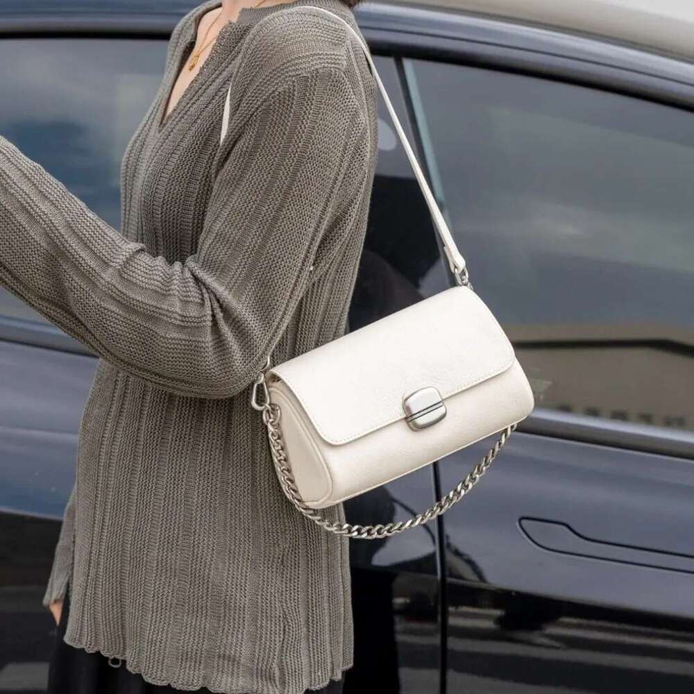Supple Genuine Leather Women's Barrel Crossbody - Commuter-Friendly Small Chain Strap Shoulder Bag For Everyday Chic