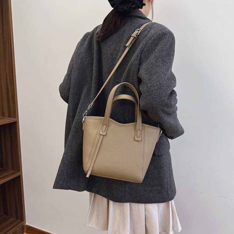 2025S Designer Women S Bag Large Capacity Crossbody Women S New Shoulder For Work Commuting High End And Versatile Casual Bucket Bag