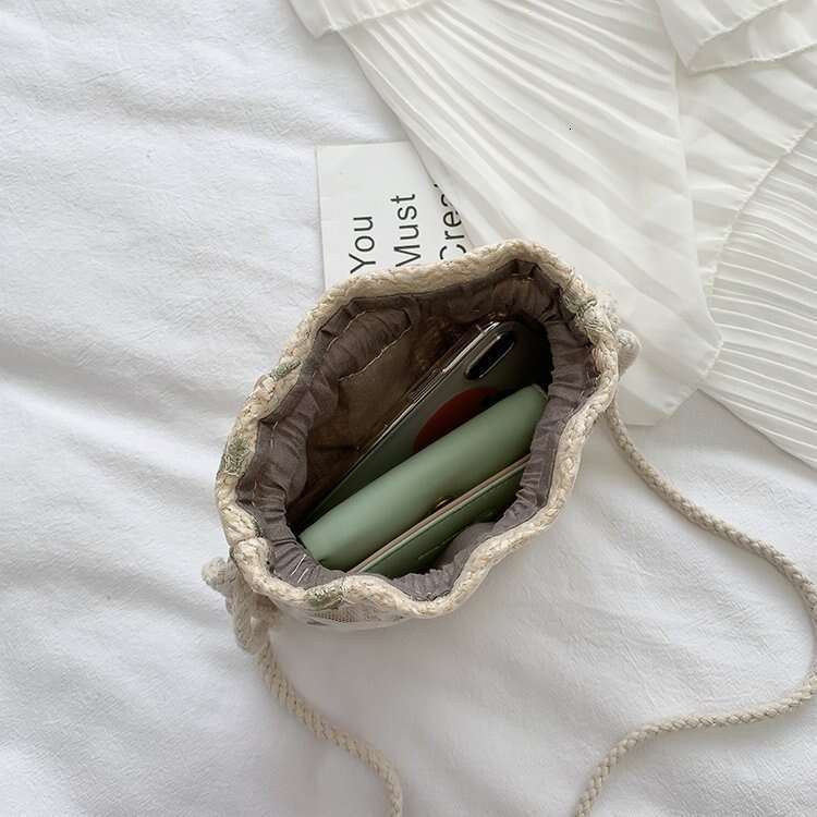 Summer small 2025 new trendy single shoulder crossbody for girls, internet famous mini grass woven bucket bag