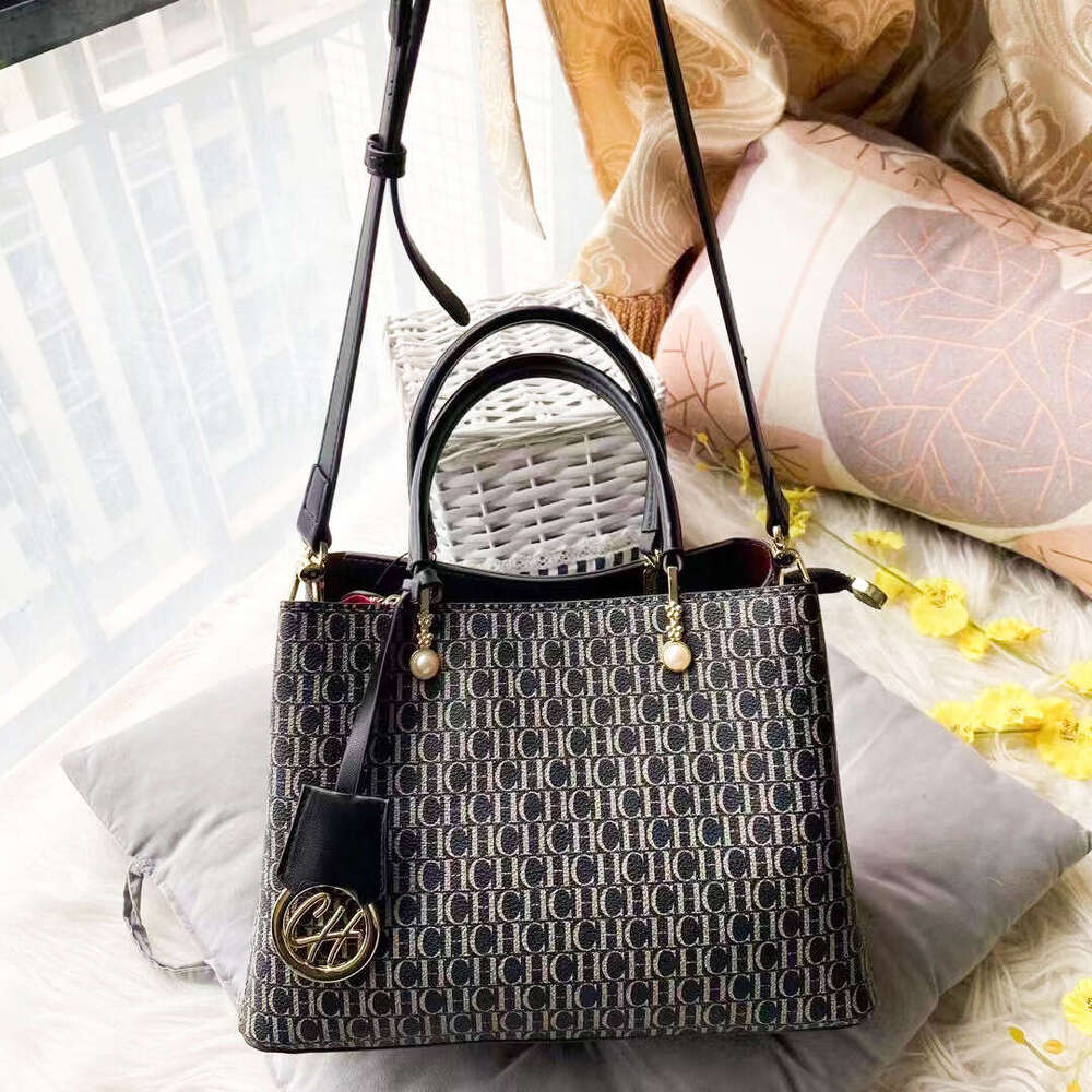 CHHC 2024 New Handbag Atmospheric Shoulder Crossbody Large Soft Leather Women's Bag