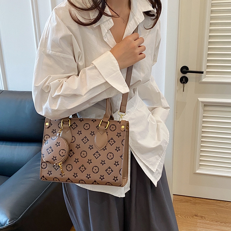 Designers New Women's Fashion Printed Shoulder Bag Trendy Underarm Tote Outdoor Handheld Diagonal Cross Bag Multiple Colors Free Shipping