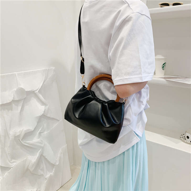 Temperament Summer Handbag 2025 New Women's Internet Celebrity Western Style Single Shoulder Crossbody Simple Small Square Bag