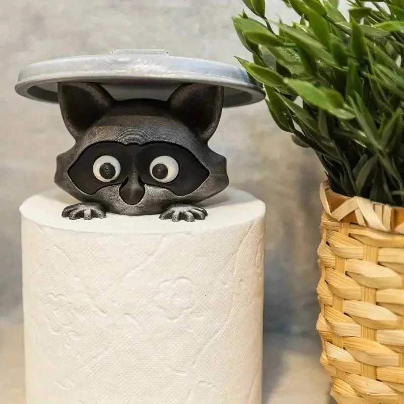 Cute Raccoon Toilet Paper Holder Playf Bathro Decor With Trash Can Lid Cover Unique Gift Idea Funny He Accessory Y251112