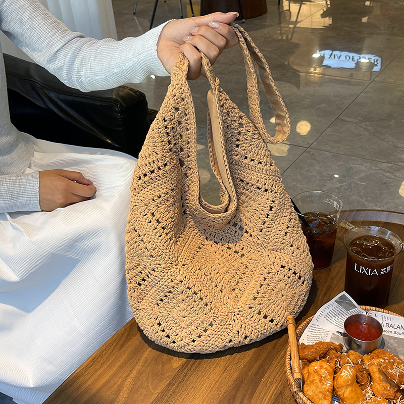 2025S Designer Women S Bag Large Capacity For Women New Summer Seaside Vacation Straw Woven Versatile Commuter Single Shoulder Tote Bag