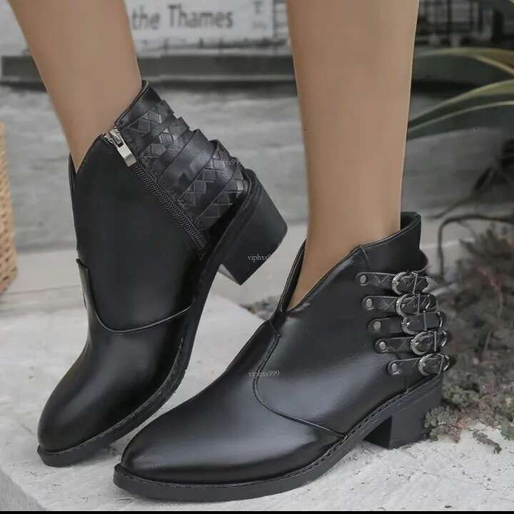 2025 New New Shoes With Rivets Five Belt Buckle High Top Shoes Designer Shoes Thick Root Women's Ankle Boot Sneakers