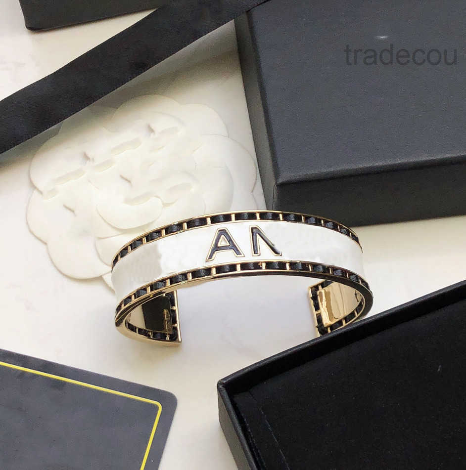 Luxury Bangle Bracelet Premium Diamond Pearl Fine Jewelry Classic Designer C women men Couple Charm Bracelets ccity ghgh564