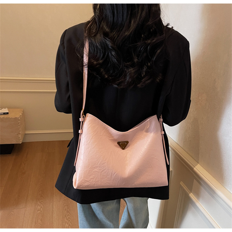 free shipping designer bag for women ladioes 2025 new high end commuting fashionable versatile crossbody bag single shoulder armpit bag for daily outf