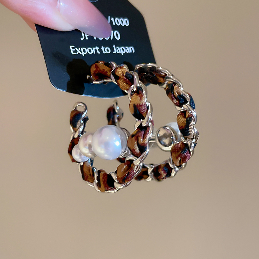 Silver Needle Leopard Print C-shaped Pearl Stud Vintage Melad Elegant Earrings Light Luxury High-end Niche Ear Jewelry Wholesale - view 5