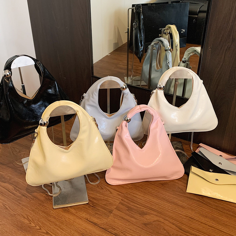 2025S Designer Women S Bag Large Capacity Underarm New Fashionable Chain Shoulder Crossbody Bag Commuting Handbag