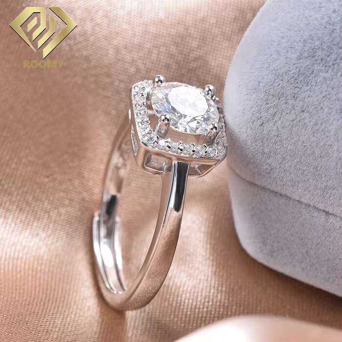 Round Moissanite Rings with White Gems Women Ring As Gift