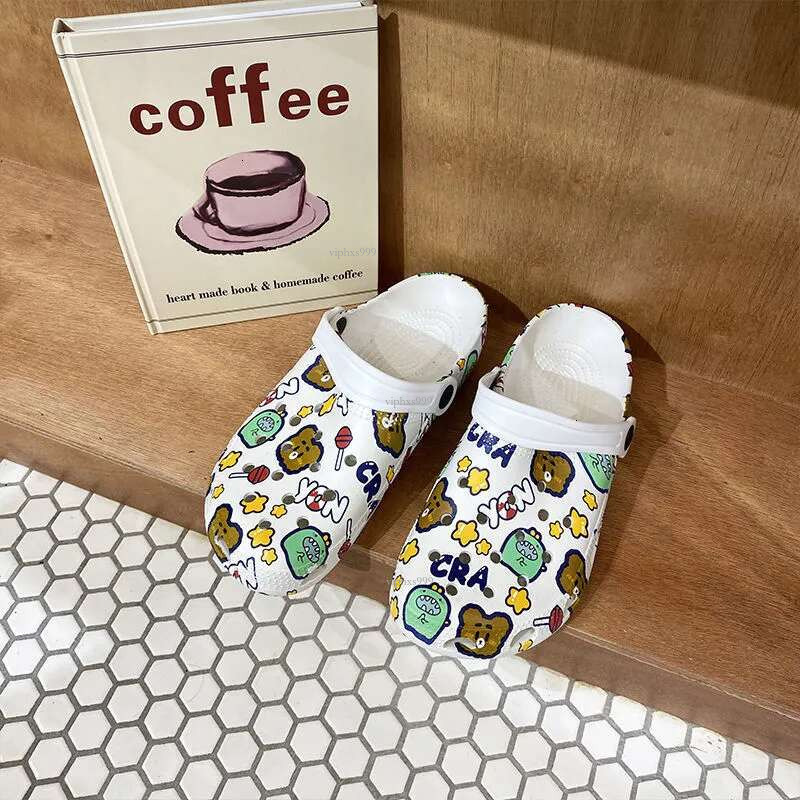 New free shipping designer shoes Fashionable camouflage graffiti ins beach shoes, sandals, flat bottomed garden, women's hole shoes for outdoor w