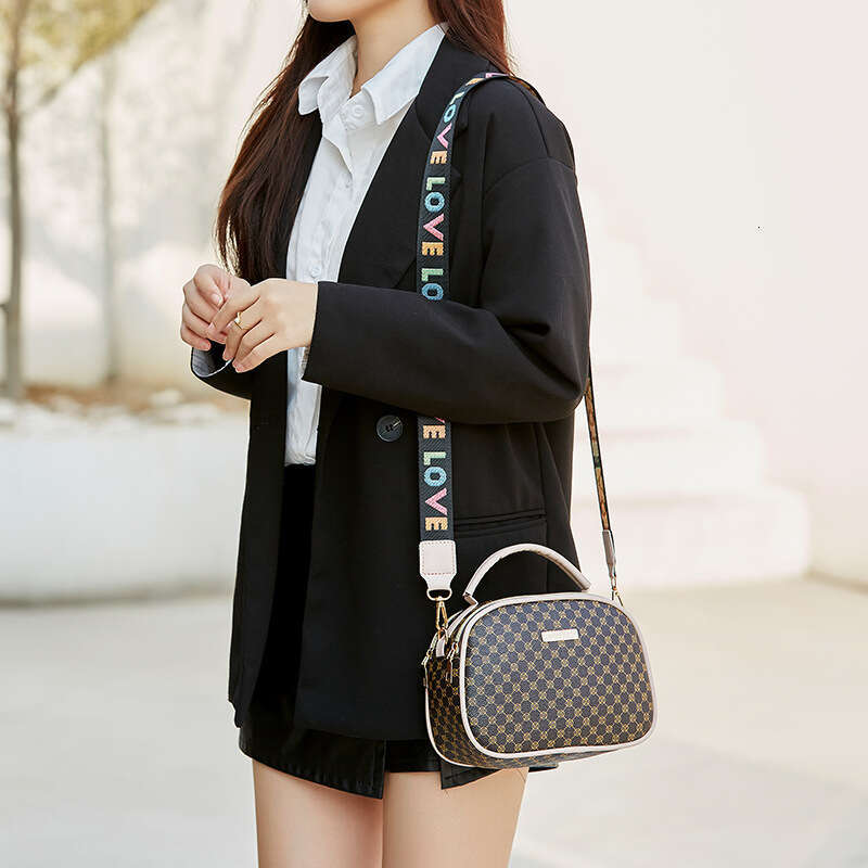 2023 new Fashion versatile handbag Printed shoulder Women's crossbody bag
