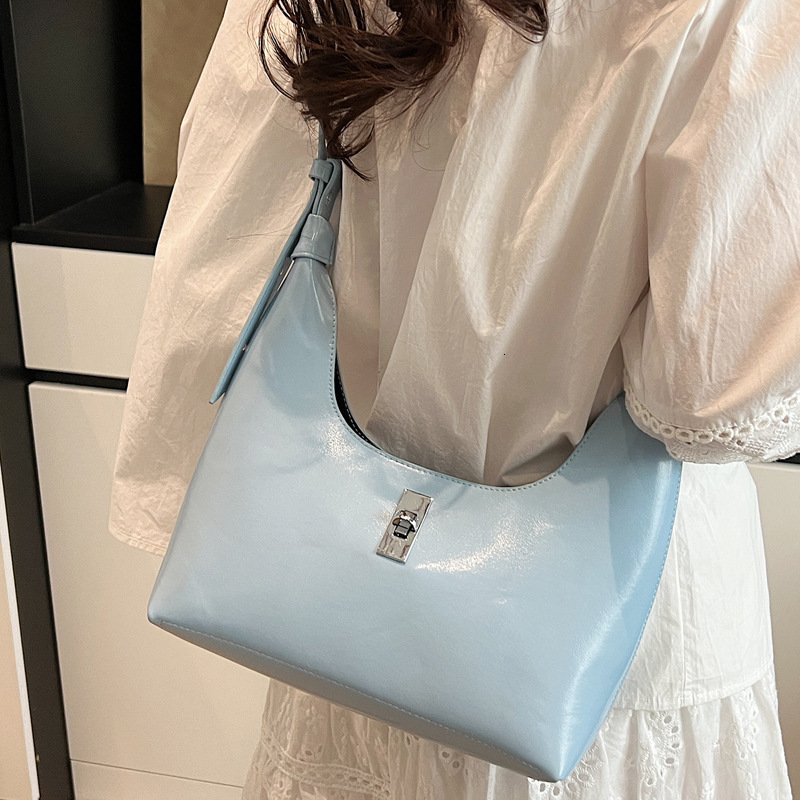 2025S Designer Women s Bag Niche high end handbag sweet cool spicy and high end new versatile one shoulder armpit bag casual crescent bag