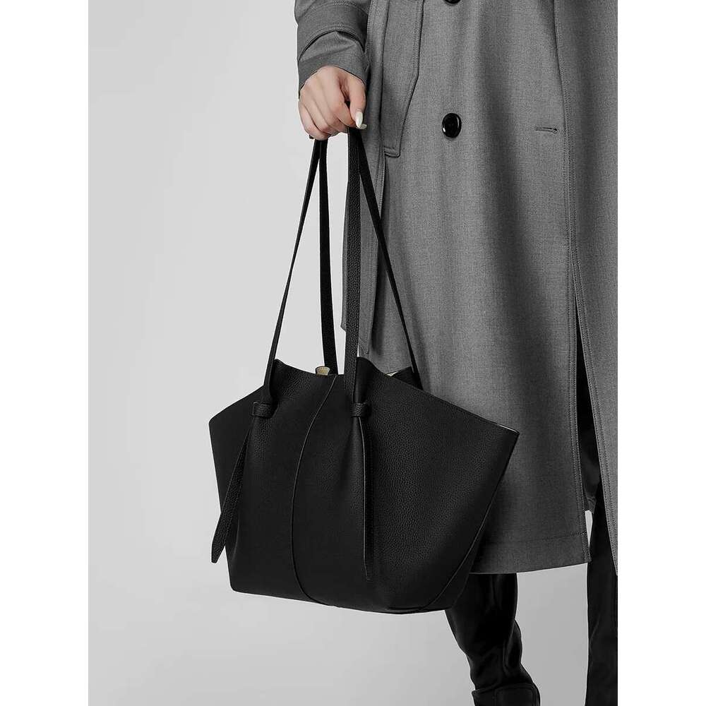 100% Genuine Leather Women Shoulder Cowhide Large Capacity Tote Women's Fashion Commuter Bat Bag Bag For Shopping