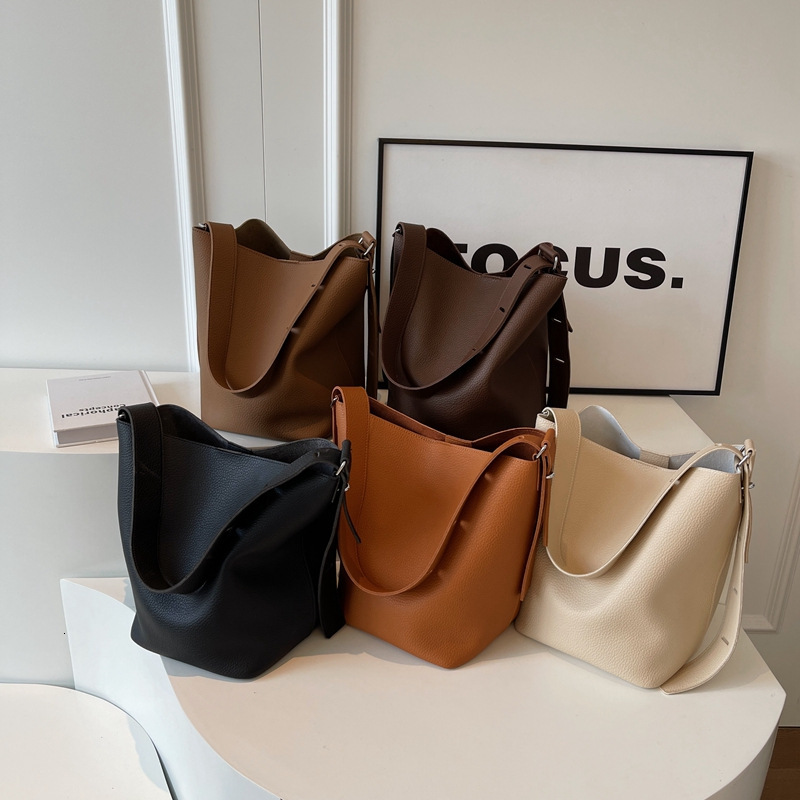 2025S Designer Women S Bag Fashionable And Minimalist Bucket For Women Large Capacity Casual Versatile Shoulder Bag PU Texture Commuting Handbag Mothe