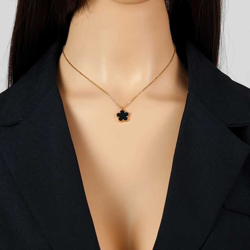 Luxury GANEMLY 316L Stainless Steel Colorful Five-Leaf Flower Pendant Necklace For Women Fashion Neck Chain Waterproof Jewelry Gift Y251112