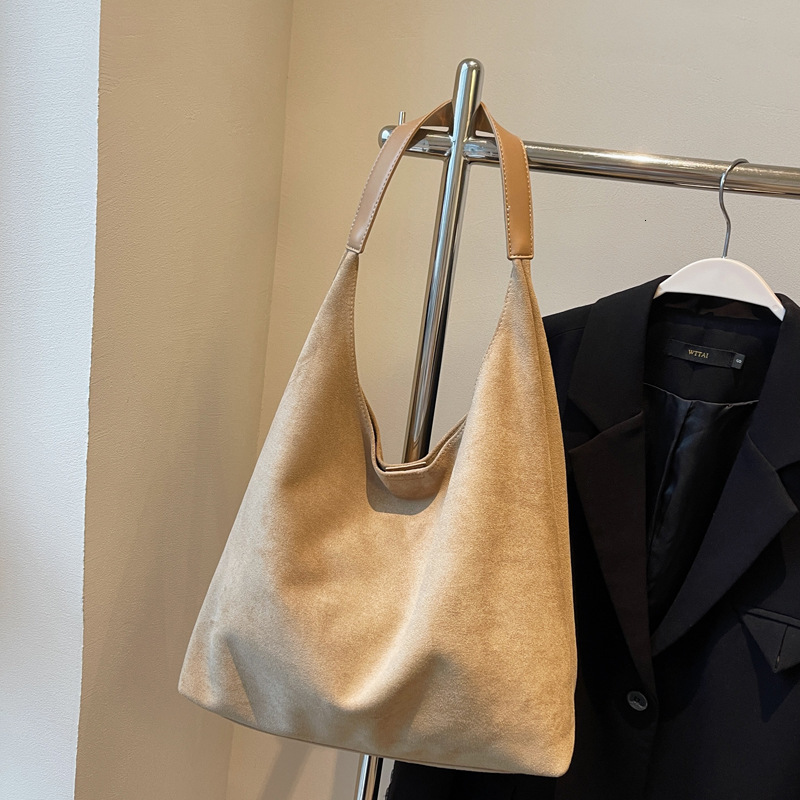 2025S Designer Women S Bag Large Capacity For Women New Autumn And Winter Suede Casual Commuting Tote Bag Niche Versatile Shoulder Bag