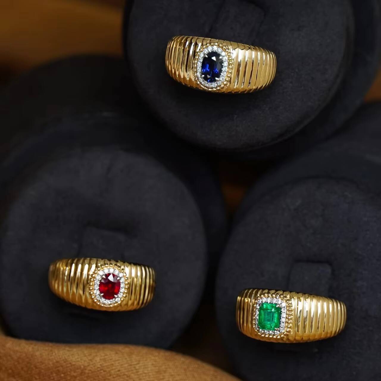 Vintage 18k Yellow Gold Ring Handmade 055ct Natural Ruby Emerald Sapphire 005ct Natural Diamond High-end Wedding Jewelry for