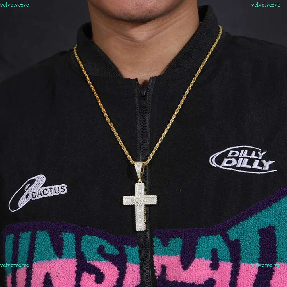 New Design Hip Hop Jewelry Sterg Sier VVS Baguette Moissanite Dia Cross Pendant for Mens Women