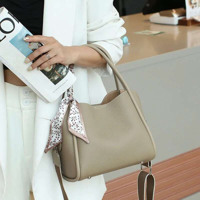 YANATARI Female Genuine Cow Leather For Women Blue Handbag New Crossbody Bucket Bag Shoulder Tote Bag Medium