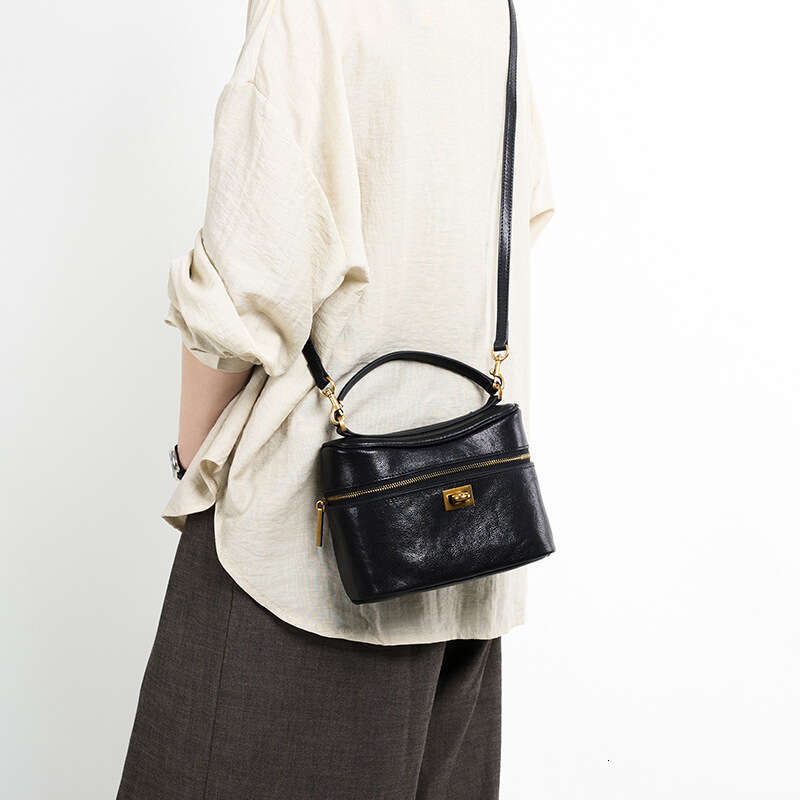 Luxury Bags Designer Fashion Shoulder Bags Crystal Embellished Vegetable Tanned Niches Hobo Top Handle Bags New Genuine Leather Cross Body Bag for Wom