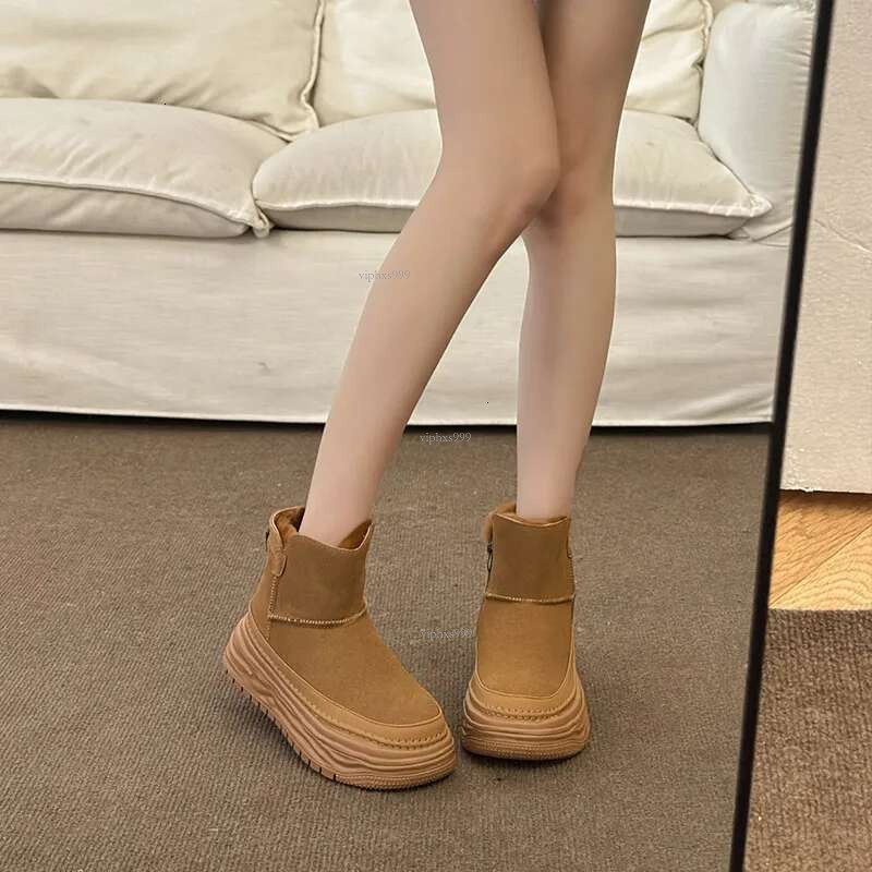 2025 New Designer Shoes Outdoor Women Thick Warm Non-slip Short Boots Soft Sole Bread Cotton Shoes Classic Board Shoes