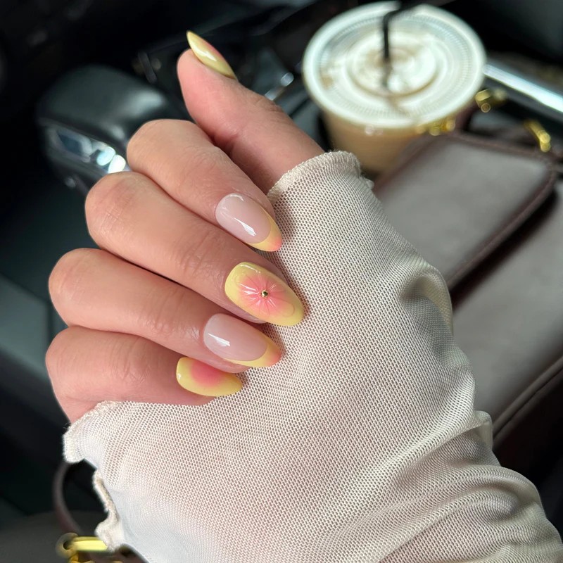 Soft glue press-on nail gel 3D flower embellished with yellow French corners, 16 sizes, 32 pieces of fake nails can be reused