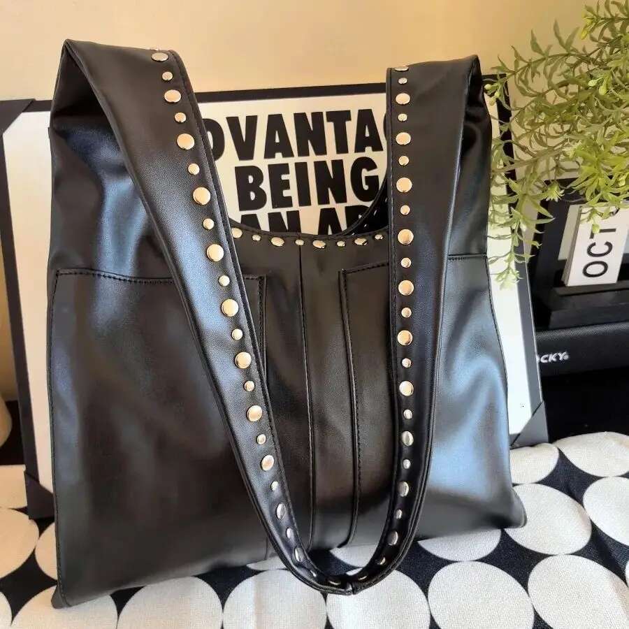 Large Capacity Women's Shoulder Bag, Punk Style High Quality Satchel Handbag, Fashion Studded Travel Crossbody Bag