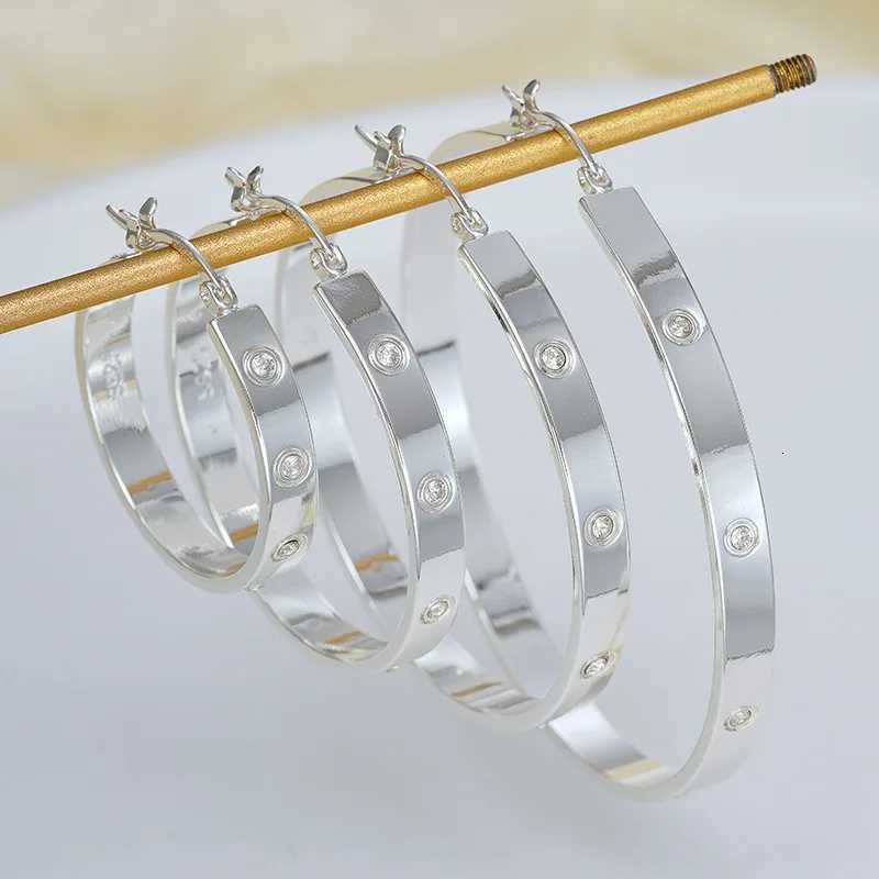 Classic Fashion Gold Metal Shiny Surface Geometric Pattern Hoop Earrings WomenS JewelryXJ251113