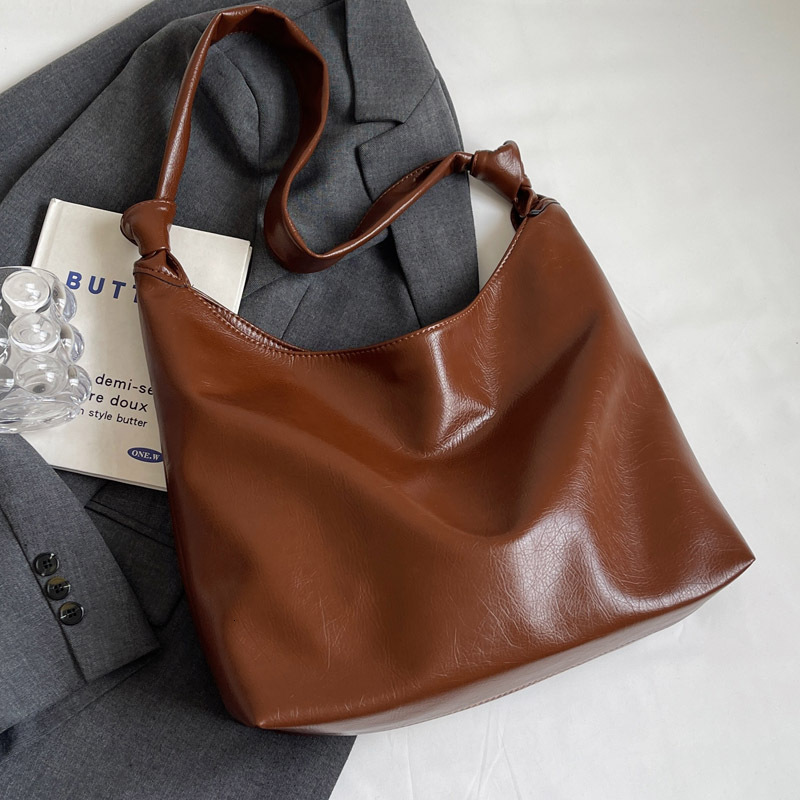 2025S Designer Women S Bag Simple Tote For Women New Autumn And Winter Niche Designer Wide Shoulder Strap Crossbody Large Capacity Commuting Bag