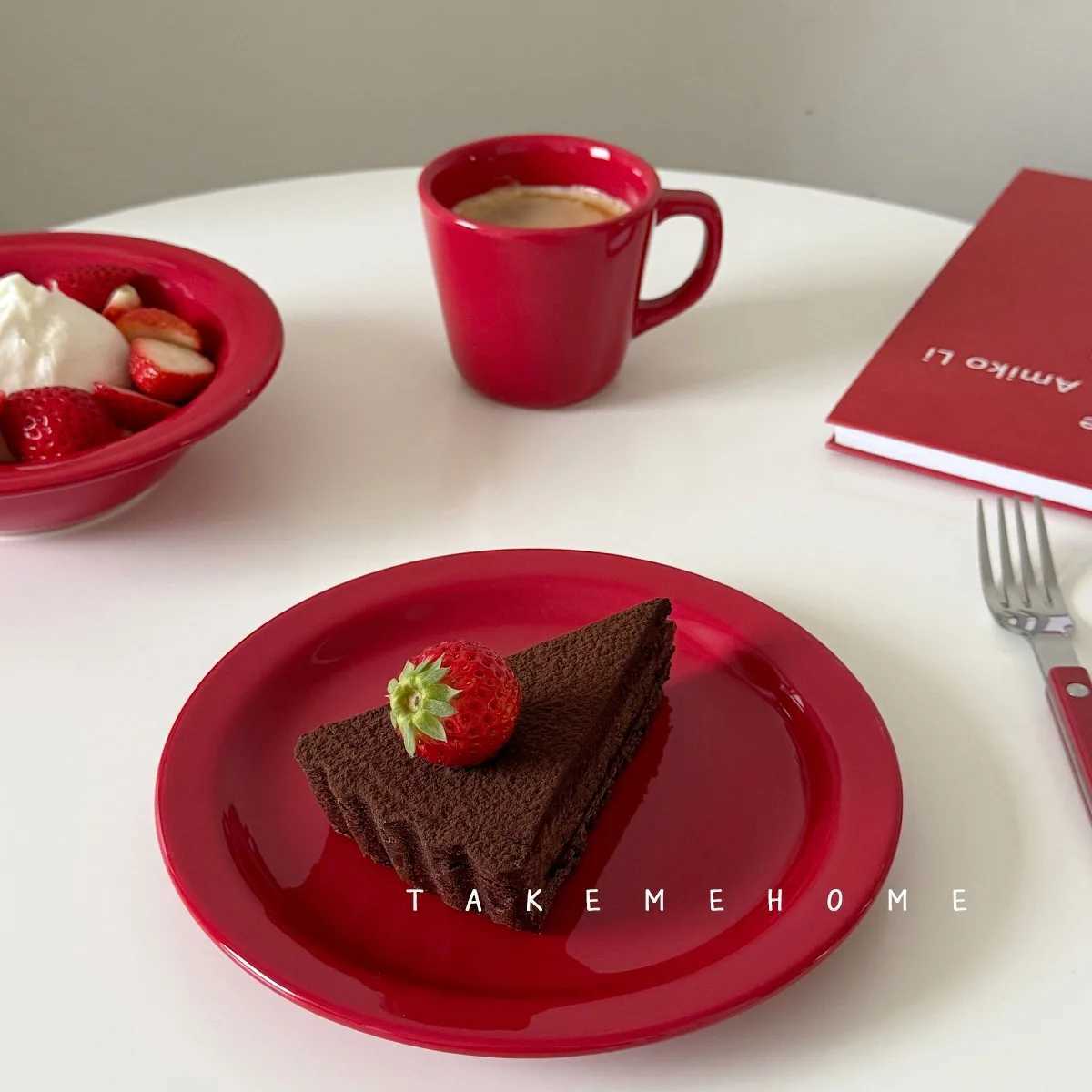 Christmas Festive Atmosphere Red Series Tableware Beautiful Christmas Plates Bowls Cups New YearS Celebration Y251113