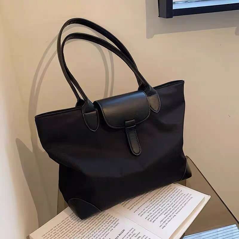 designer bag Large capacity for women 2025 new single shoulder commuting student class bag, nylon cloth versatile tote bag