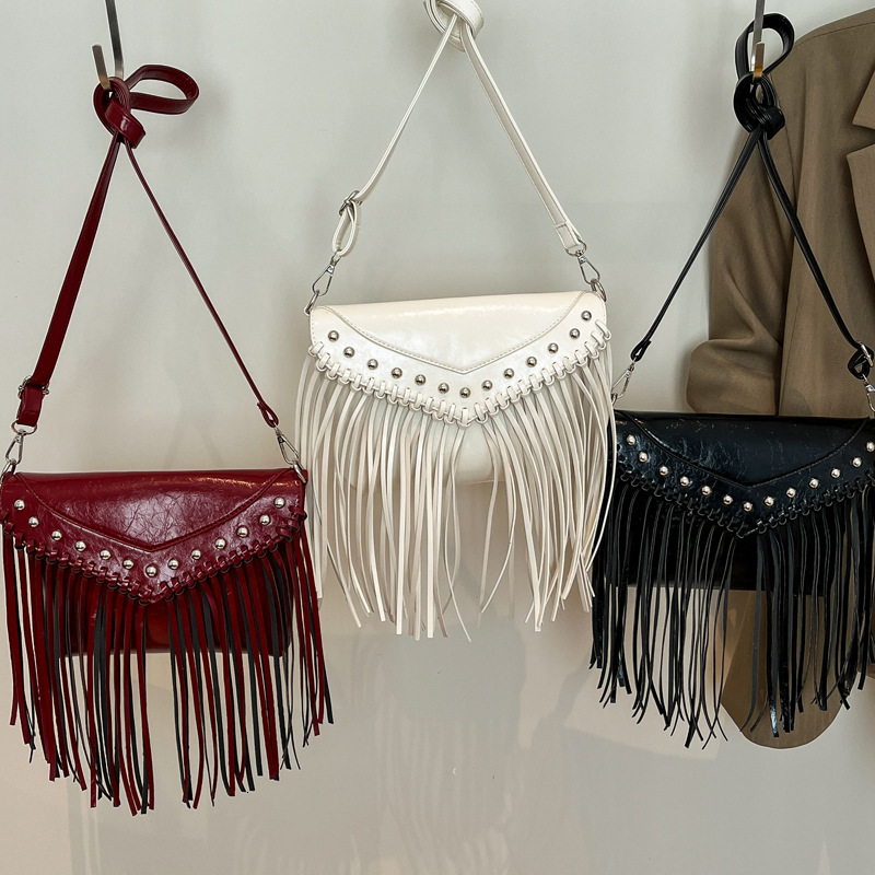 2025S Designer Women S Bag Shoulder Korean Version Spring And Summer Fashion Crossbody Women S New Large Capacity Tassel Small Square Bag