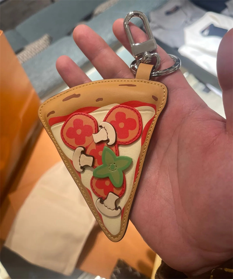 Keychains Lanyards Designer Keychains Leather Monogram Keychains Pizza Shaped Key Chain Men Car Key Chains Women Bag Charm