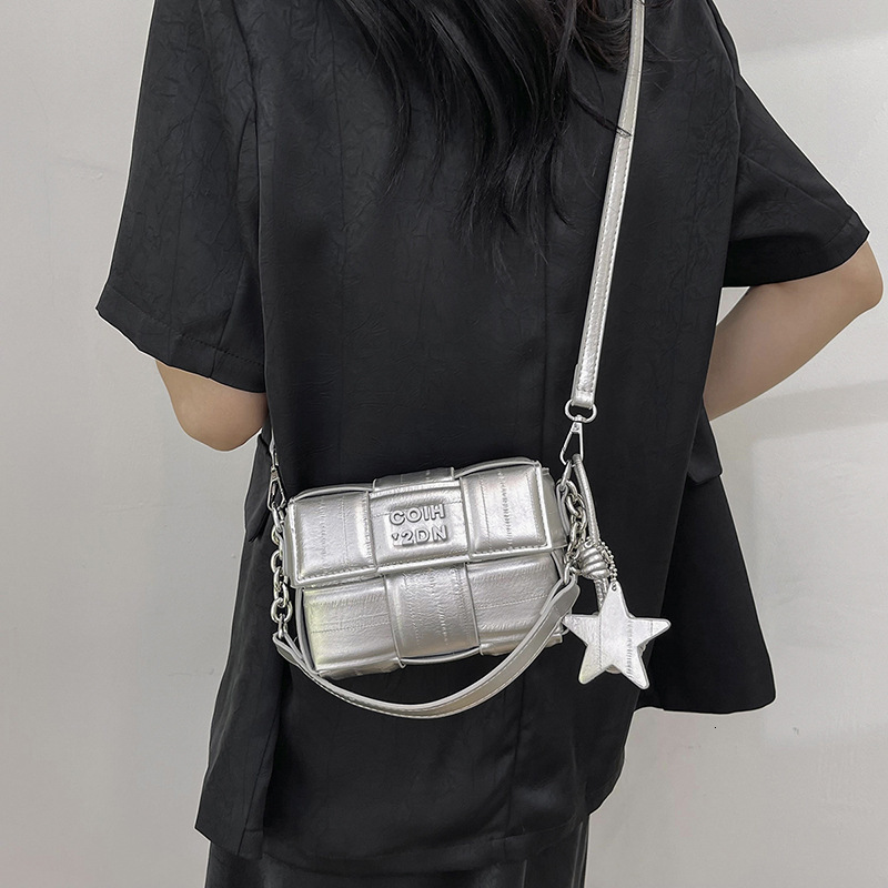 2025S Designer Women S Bag Knitted For Women New Trendy Crossbody Bag Niche Versatile High End Trendy Simple Letter Small Square Bag