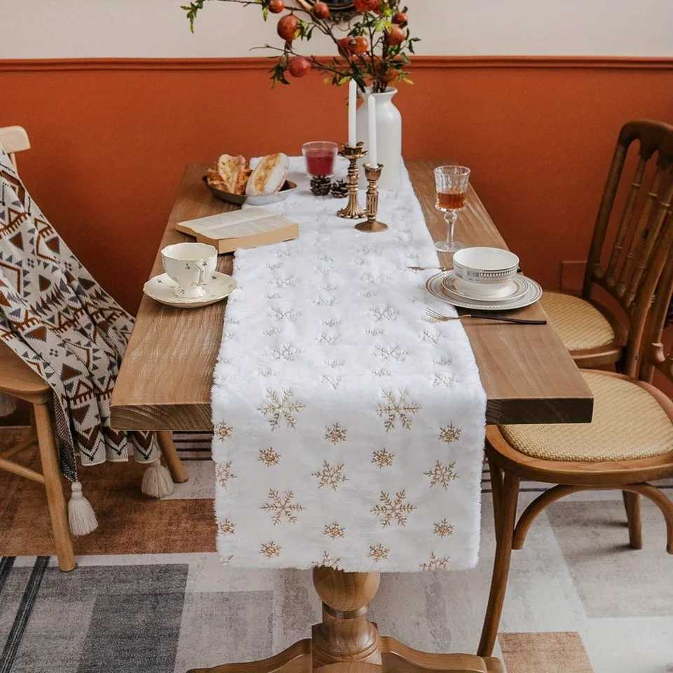 Christmas 33X180cm-13X71in Christmas Glitter Snowflake Plush Table Flag Restaurant Home Decor Artificial Fur White Table Flag Meal Y251113