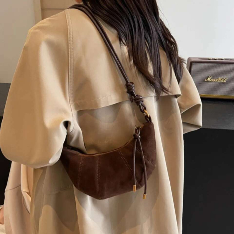 Veet Material Zipper 2025 High Quality Shoulder Crossbody Solid Color Simple Soft Western Style Handbag Retro Small Bag