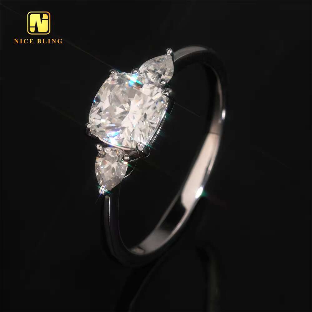 Romantic Women Wedding Rings Iced Out Jewelry Diamond 925 Silver 6.5mm 4Prongs Cushion Cut Moissanite Engagement Ring for Women