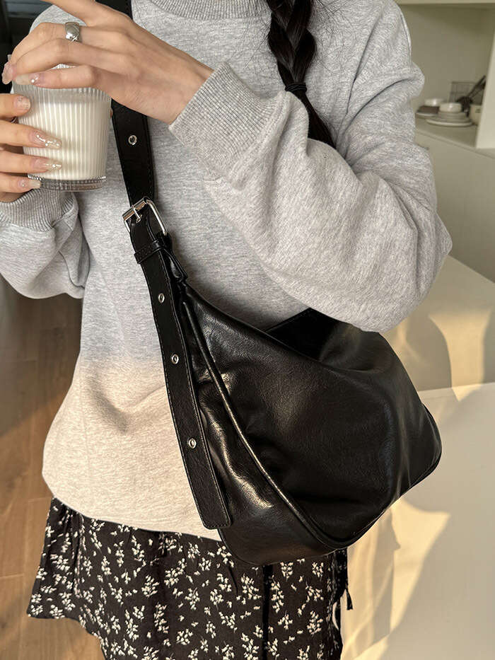 Large capacity for women 2025 new autumn and winter fashion shoulder bag, niche versatile tote bag